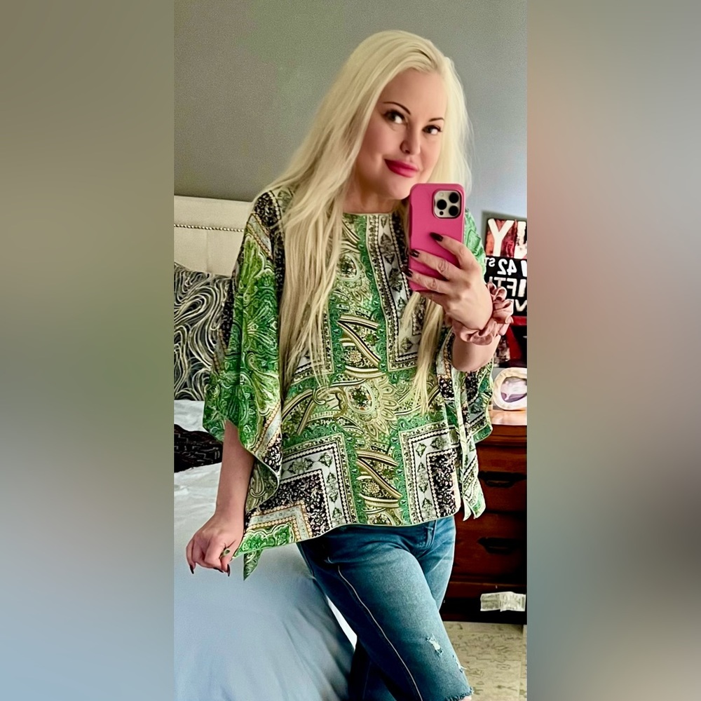 LAST 1! Gorgeous Abstract Print Green Multi Half Sleeve Silky Top! - Picture 3 of 6